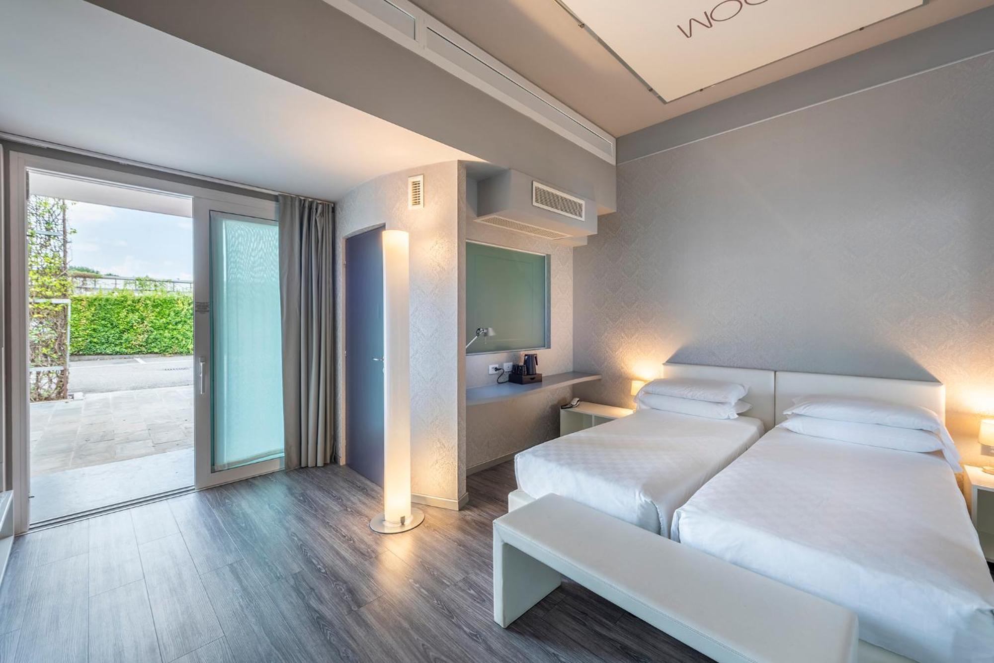 Mo.Om Hotel Ольджате-Олона Экстерьер фото