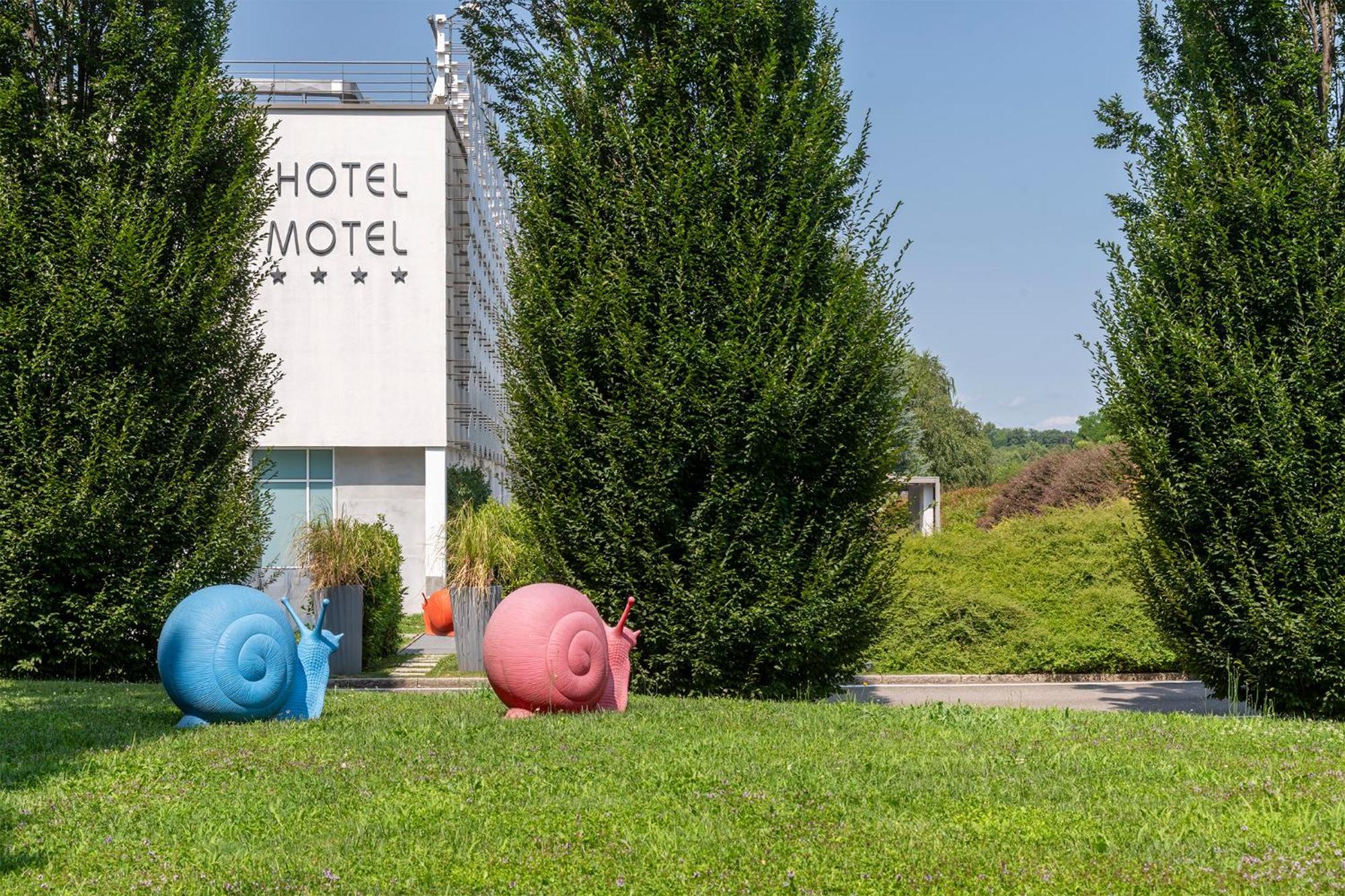 Mo.Om Hotel Ольджате-Олона Экстерьер фото